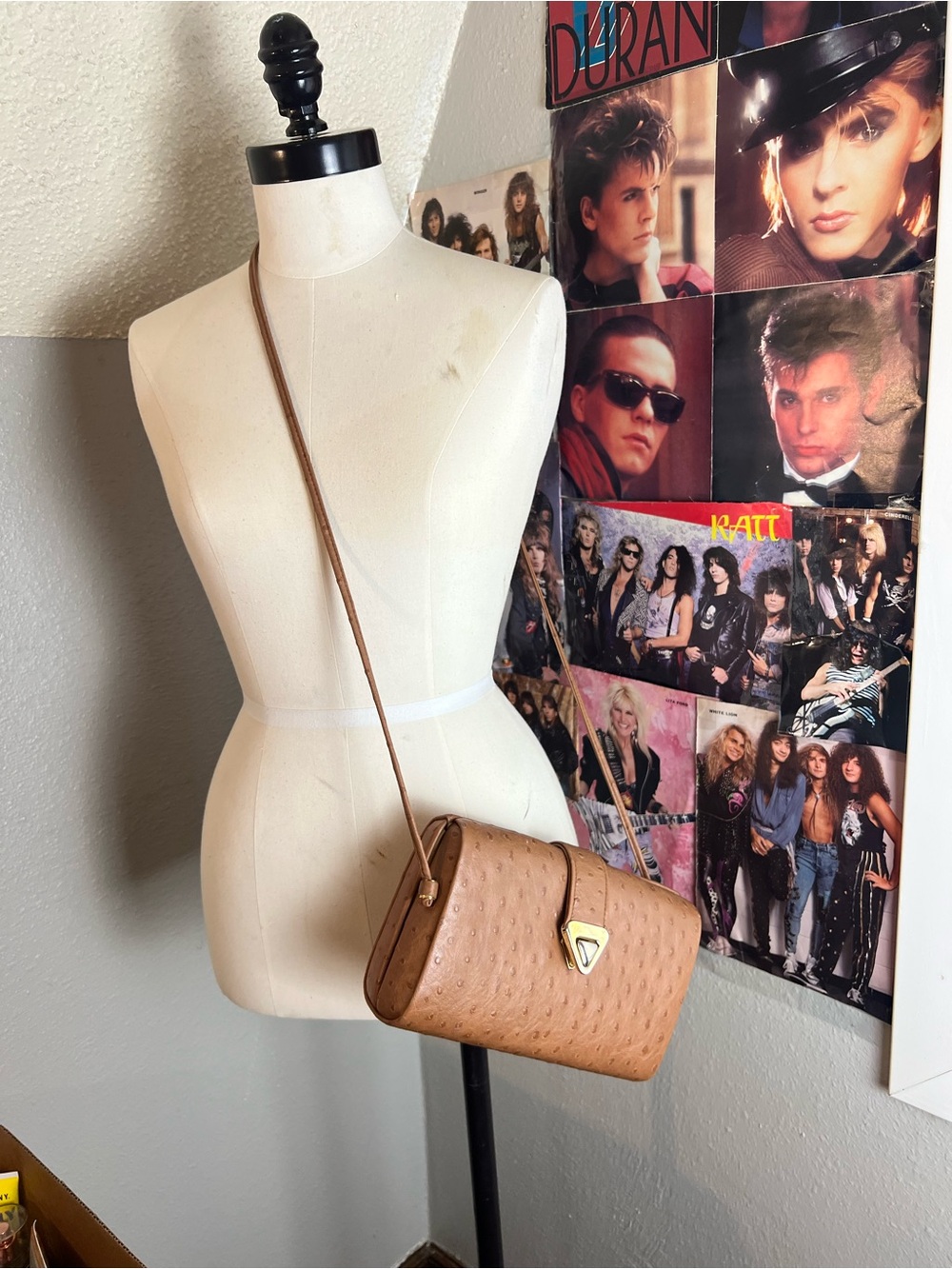 Source Unknown Tan Ostrich-Embossed Crossbody Bag with Gold-Tone Clasp